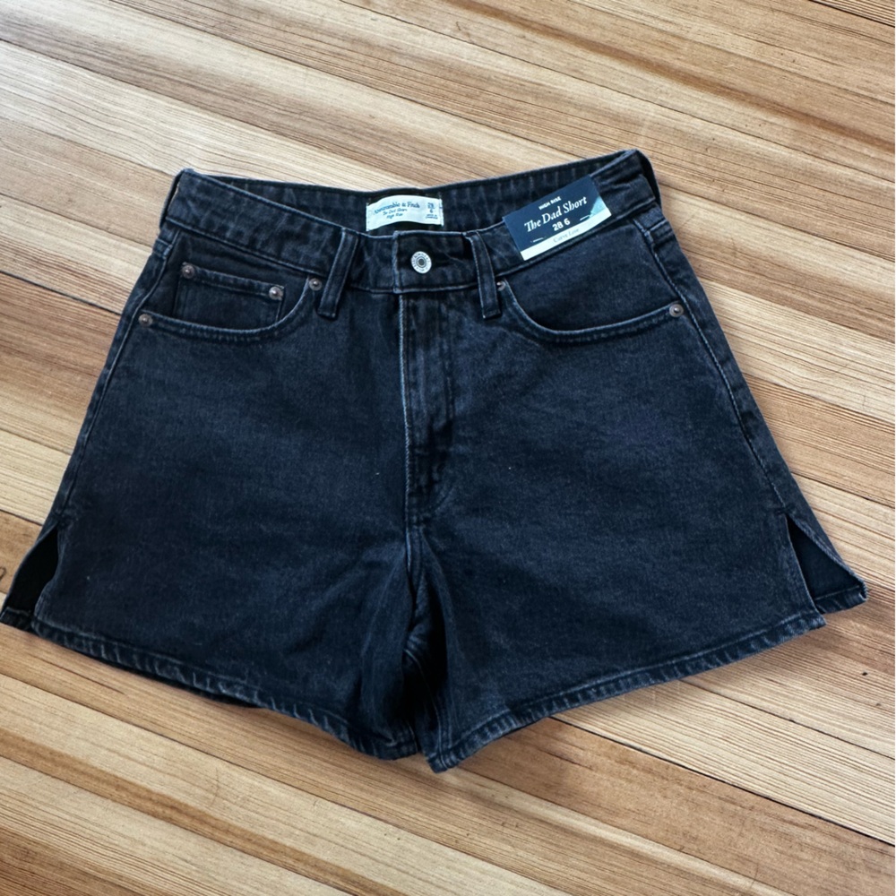 NWT, Abercrombie black curve love dad short, size 28